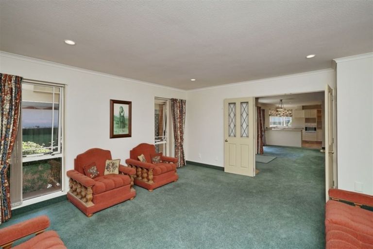 Photo of property in 15 Basil Place, Mount Pleasant, Christchurch, 8081