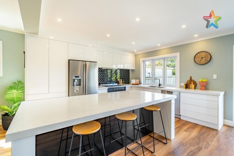 Photo of property in 42 Kensington Avenue, Petone, Lower Hutt, 5012