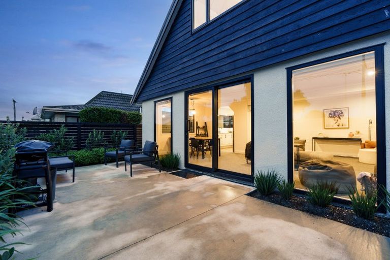 Photo of property in 165 Macandrew Road, South Dunedin, Dunedin, 9012