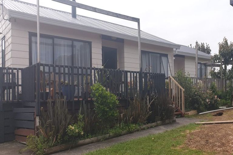 Photo of property in 20 Harbour Crest Drive, Waiuku, 2123