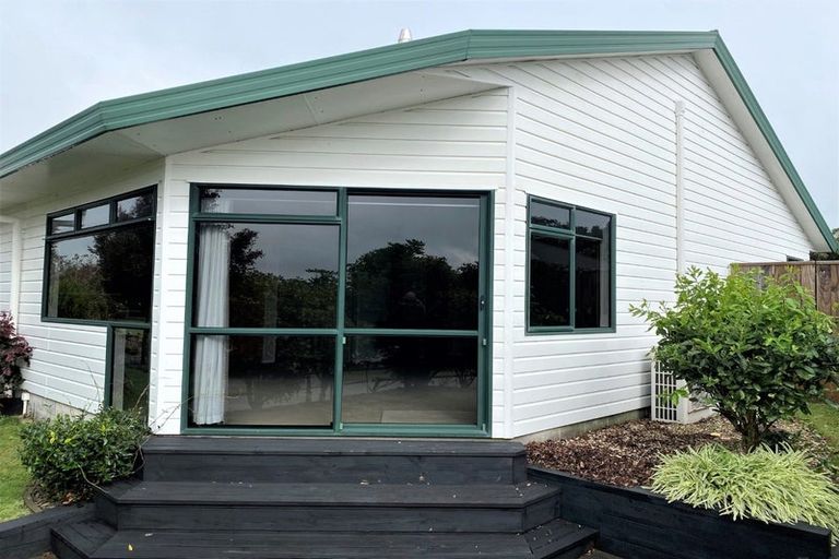 Photo of property in 5 Maple Crescent, Whalers Gate, New Plymouth, 4310