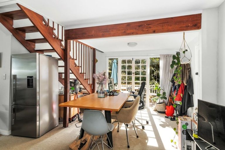 Photo of property in 16 Mahoe Road, Titirangi, Auckland, 0604