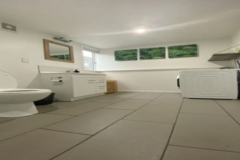 Photo of property in 42 Pitau Road, Mount Maunganui, 3116