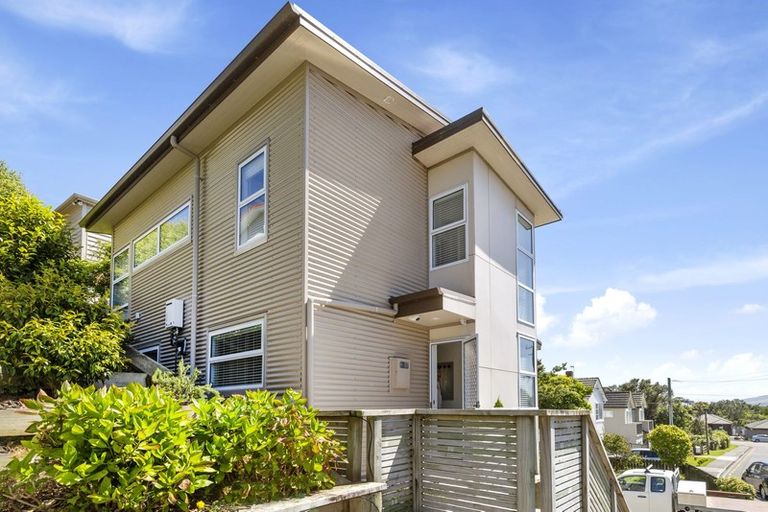 Photo of property in 8a Hollies Crescent, Johnsonville, Wellington, 6037