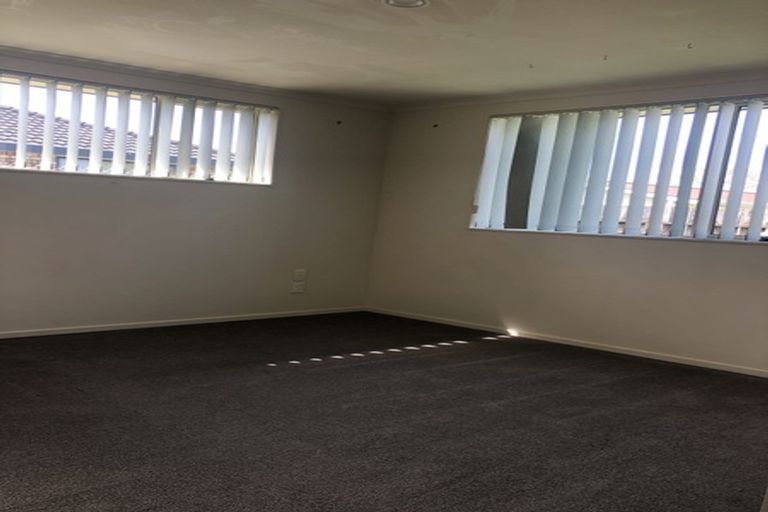 Photo of property in 18 Ranch Place, Pukekohe, 2120