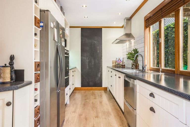 Photo of property in 12 Makora Grove, Paremata, Porirua, 5024