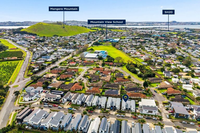 Photo of property in 24 Tapuwae Way, Mangere Bridge, Auckland, 2022