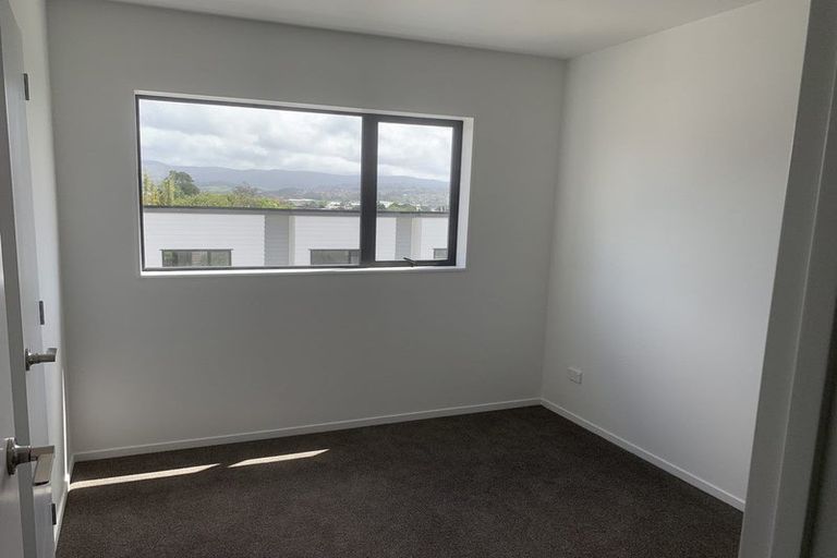 Photo of property in 2/6 South Pacific Place, Henderson, Auckland, 0612