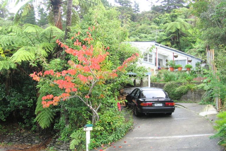 Photo of property in 82 Wyndham Road, Pinehaven, Upper Hutt, 5019