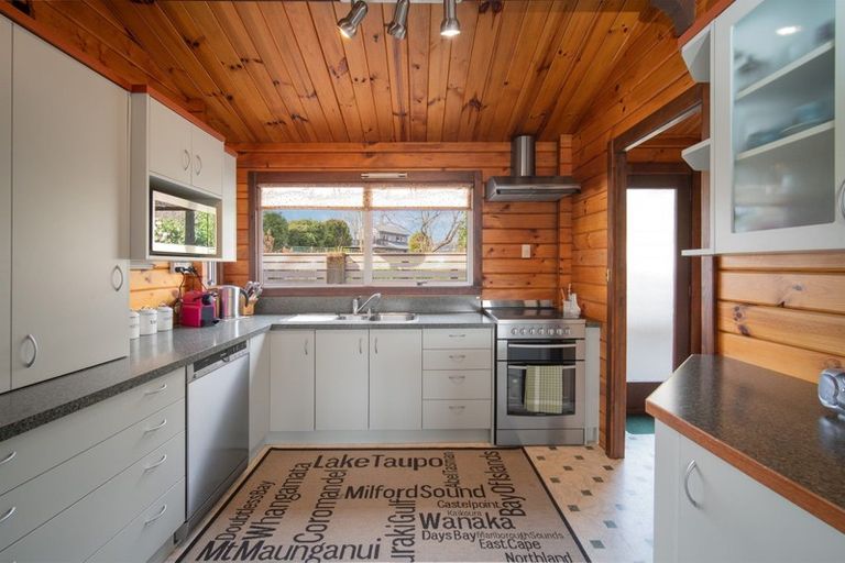 Photo of property in 42 Riverlaw Terrace, Saint Martins, Christchurch, 8022