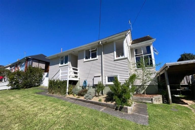 Photo of property in 105 Cook Street, Marfell, New Plymouth, 4310