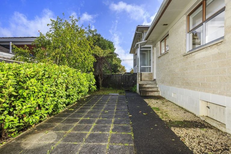 Photo of property in 2/22 Gordon Avenue, Milford, Auckland, 0620