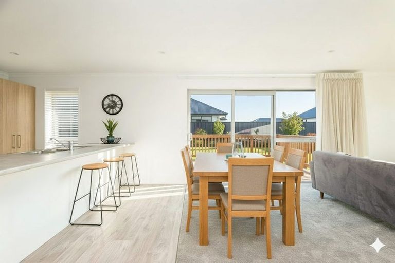 Photo of property in 9 Tereina Lane, Kumeu, 0810