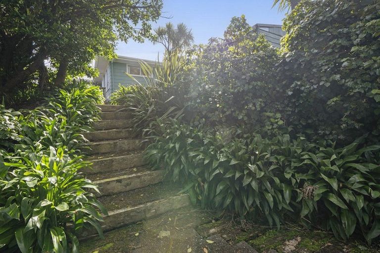 Photo of property in 93 Pikarere Street, Titahi Bay, Porirua, 5022