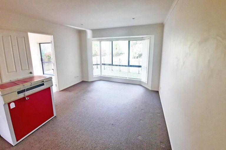 Photo of property in 11 Luna Place, Henderson, Auckland, 0612