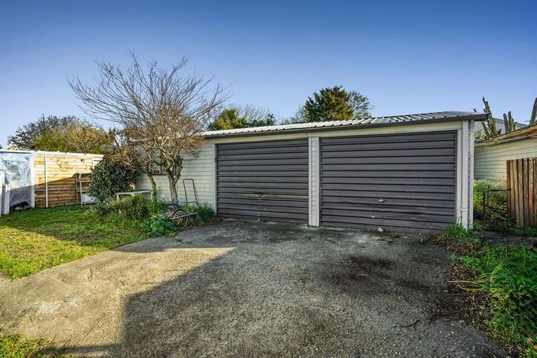Photo of property in 17 Ealing Street, Northcote, Christchurch, 8052
