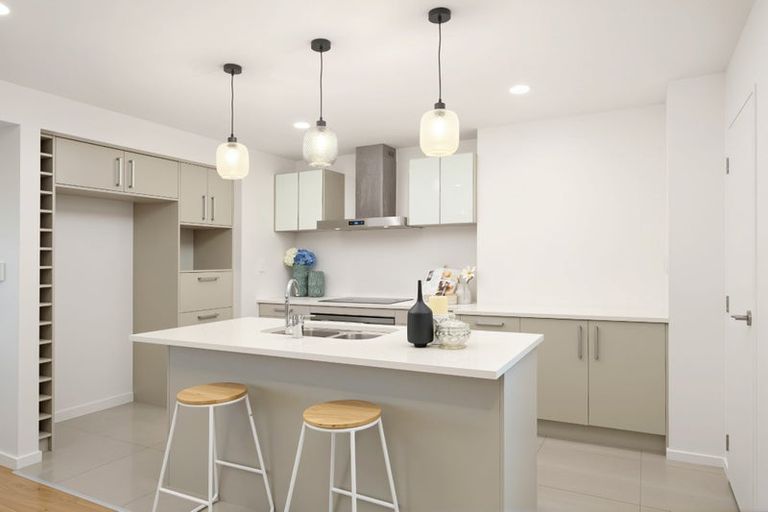 Photo of property in 18 Cityview Place, Massey, Auckland, 0614