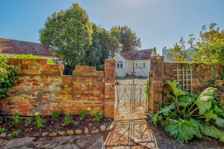 Photo of property in 67 Mako Mako Road, Levin, 5510