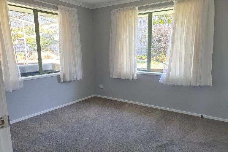 Photo of property in 2 Te Kauri Place, Helensville, 0800