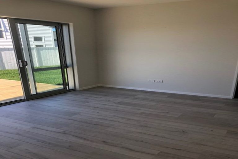 Photo of property in 12 Surf View Crescent, Red Beach, 0932