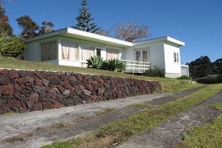 Photo of property in 3 Queens View Road, Russell, 0202