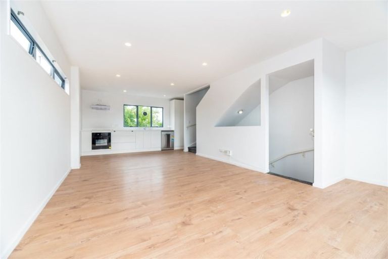 Photo of property in Lakeview Terrace, 22/14 Ambrico Place, New Lynn, Auckland, 0600