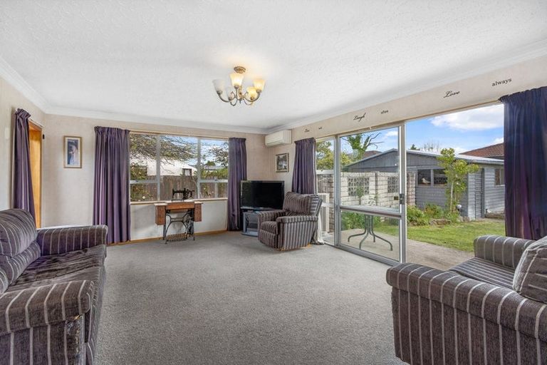 Photo of property in 6 Sequoia Place, Parklands, Christchurch, 8083