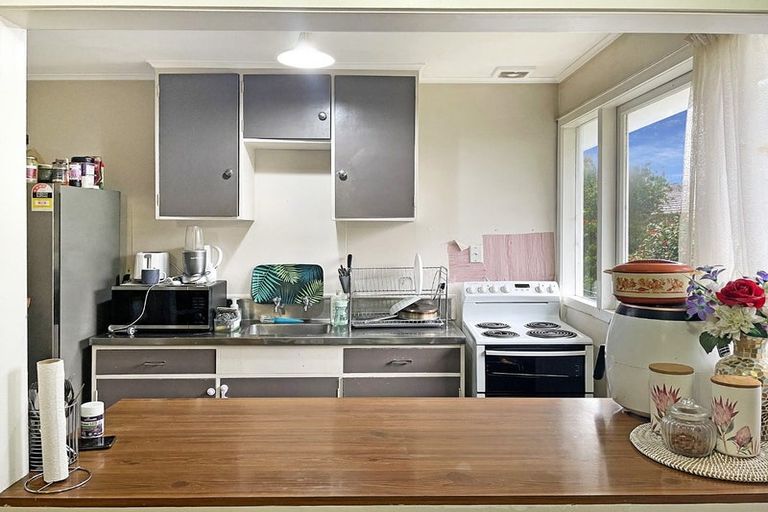 Photo of property in 2/12 Trevethick Grove, Woburn, Lower Hutt, 5010