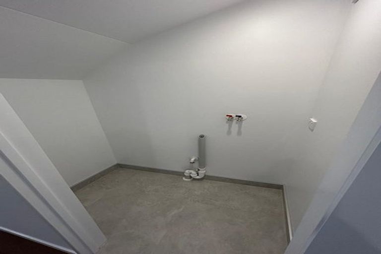 Photo of property in 11/19 Roberts Road, Glenfield, Auckland, 0629