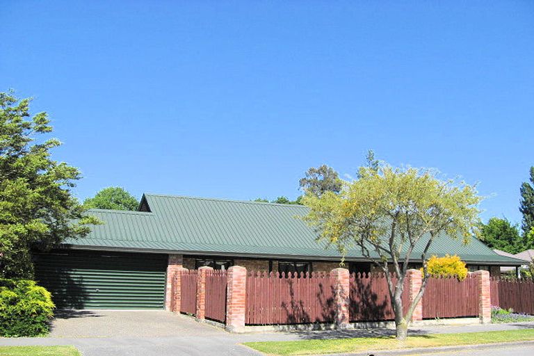 Photo of property in 8 Rubens Place, Burnside, Christchurch, 8053