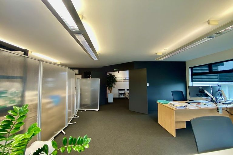 Photo of property in 1/108 Lincoln Road, Henderson, Auckland, 0610