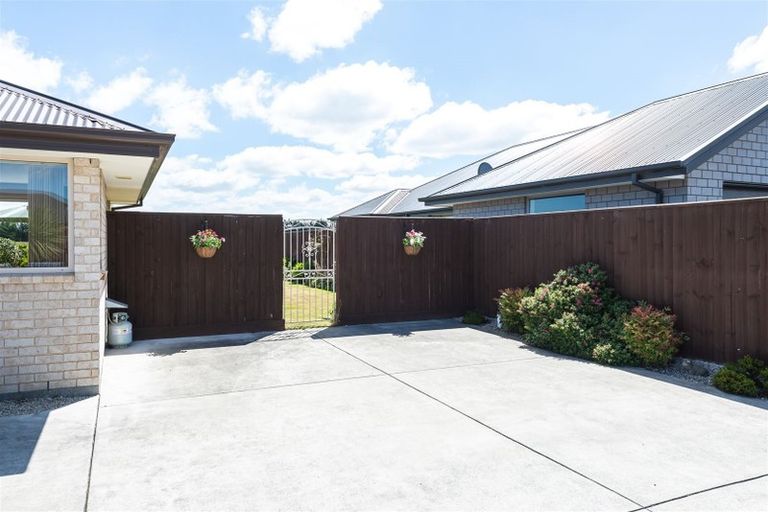 Photo of property in 11 Walnut Way, Rangiora, 7400