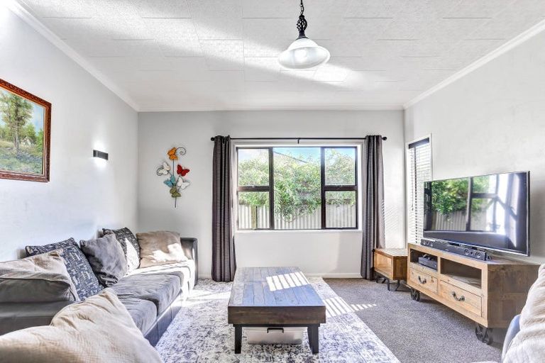 Photo of property in 6 Parkes Avenue, Saint Johns Hill, Whanganui, 4501