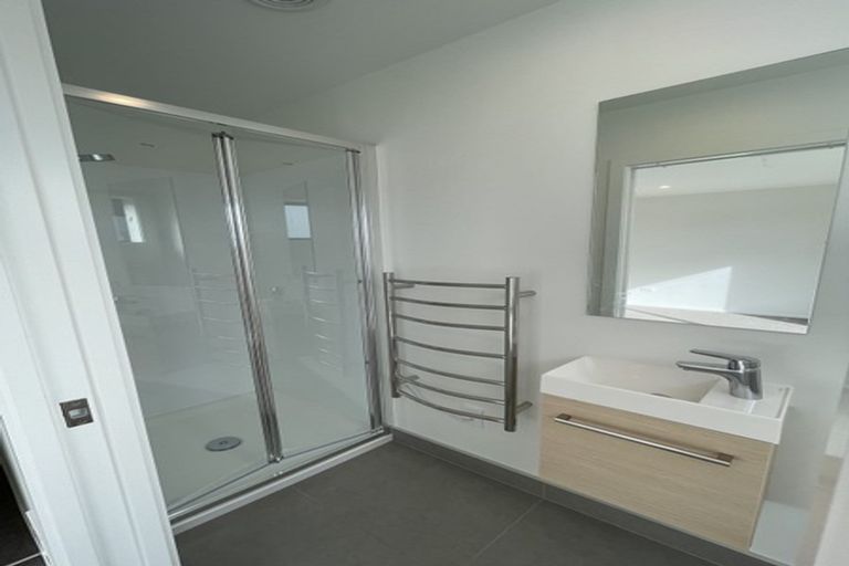 Photo of property in 1/12 Enderby Drive, Te Atatu Peninsula, Auckland, 0610