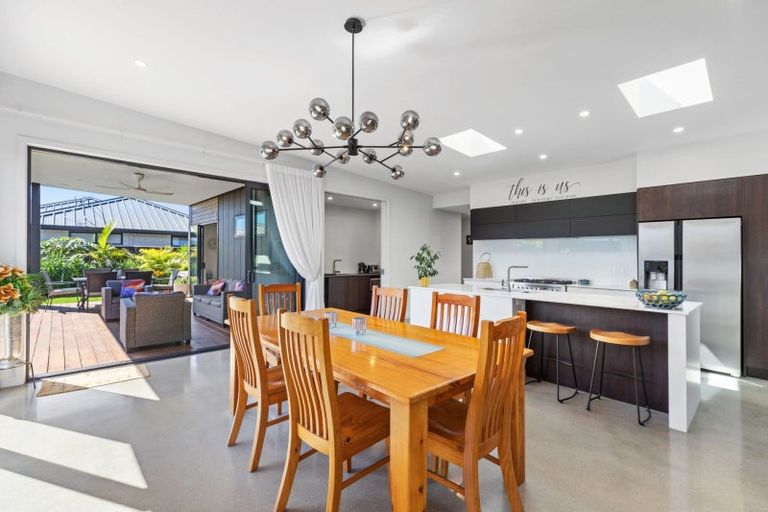 Photo of property in 99 The Boulevard, Papamoa Beach, Papamoa, 3118