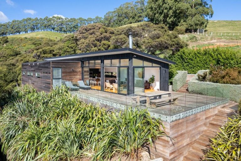 Photo of property in 9 Lushingtons Bay Road, Takamatua, 7581