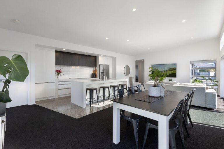 Photo of property in 10 Cassinia Close, Papamoa Beach, Papamoa, 3118