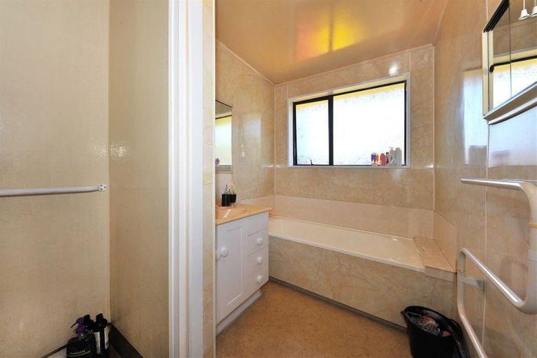 Photo of property in 2/5 Peebles Drive, Hei Hei, Christchurch, 8042