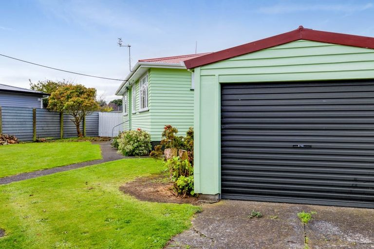 Photo of property in 10 Bone Crescent, Hawera, 4610