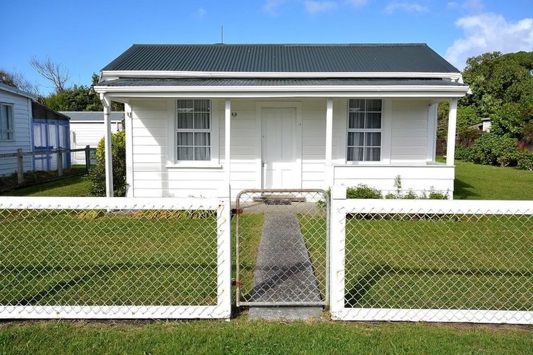 Photo of property in 26 Waimea Road, Waikanae Beach, Waikanae, 5036