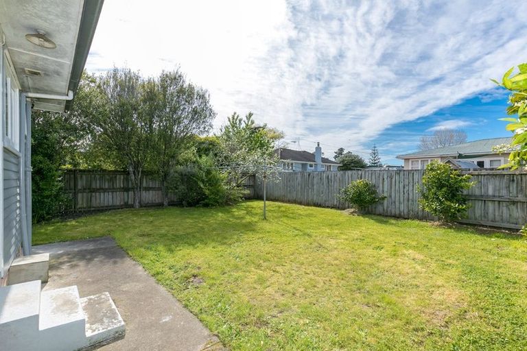 Photo of property in 17 Pollen Crescent, Melville, Hamilton, 3206