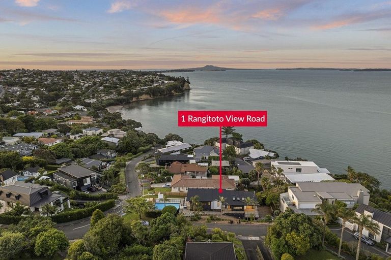 Photo of property in 1 Rangitoto View Road, Cockle Bay, Auckland, 2014