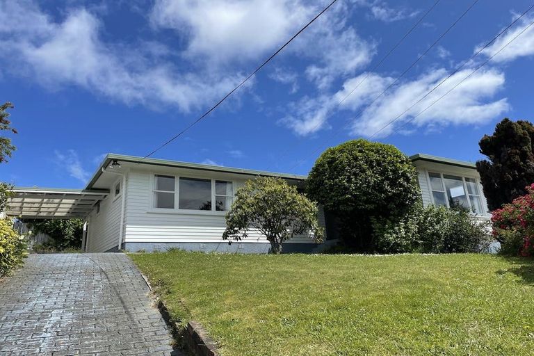 Photo of property in 43 Lynda Avenue, Paparangi, Wellington, 6037