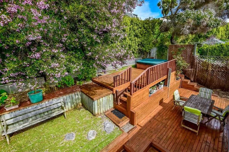 Photo of property in 220b Mount Pleasant Road, Mount Pleasant, Christchurch, 8081