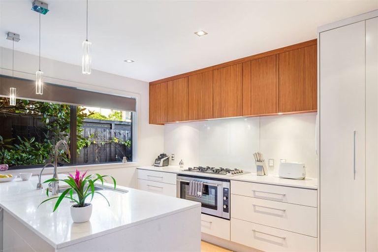 Photo of property in 24a Bluefin Way, West Harbour, Auckland, 0618