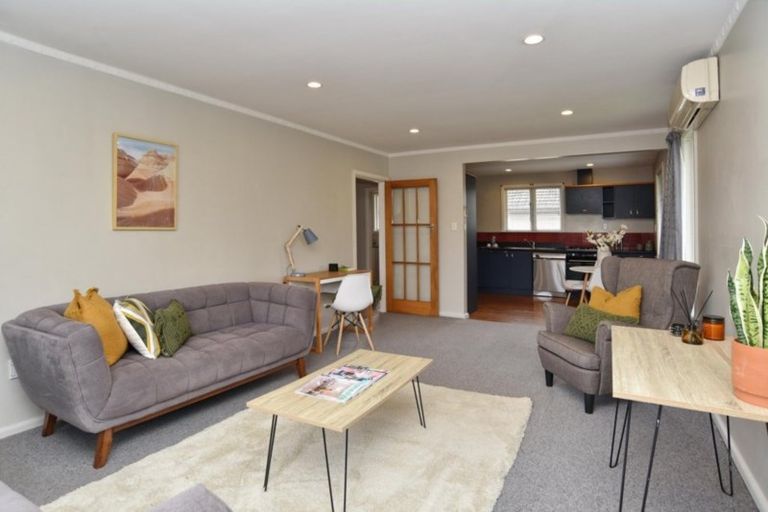 Photo of property in 23 Sturrocks Road, Redwood, Christchurch, 8051