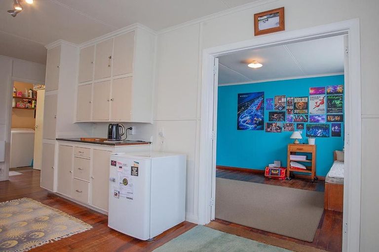 Photo of property in 6 Camden Street, Vogeltown, New Plymouth, 4310
