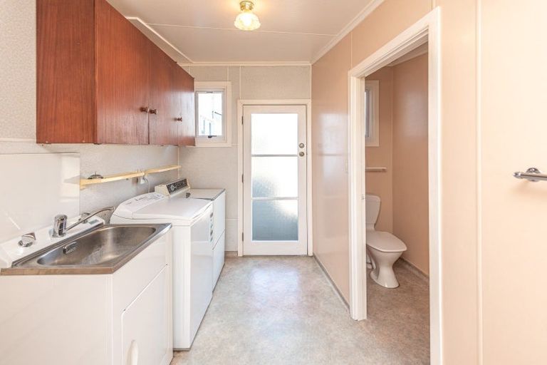 Photo of property in 14 Rawhiti Place, Saint Johns Hill, Whanganui, 4501