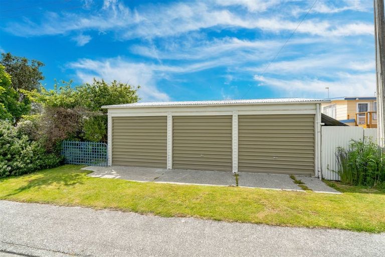 Photo of property in 78 Esplanade, Kaka Point, 9271
