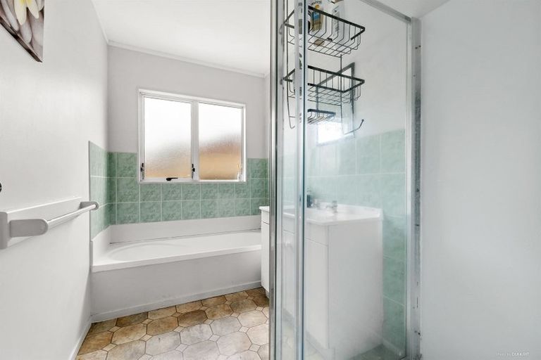 Photo of property in 2/24 Templeton Place, Clendon Park, Auckland, 2103